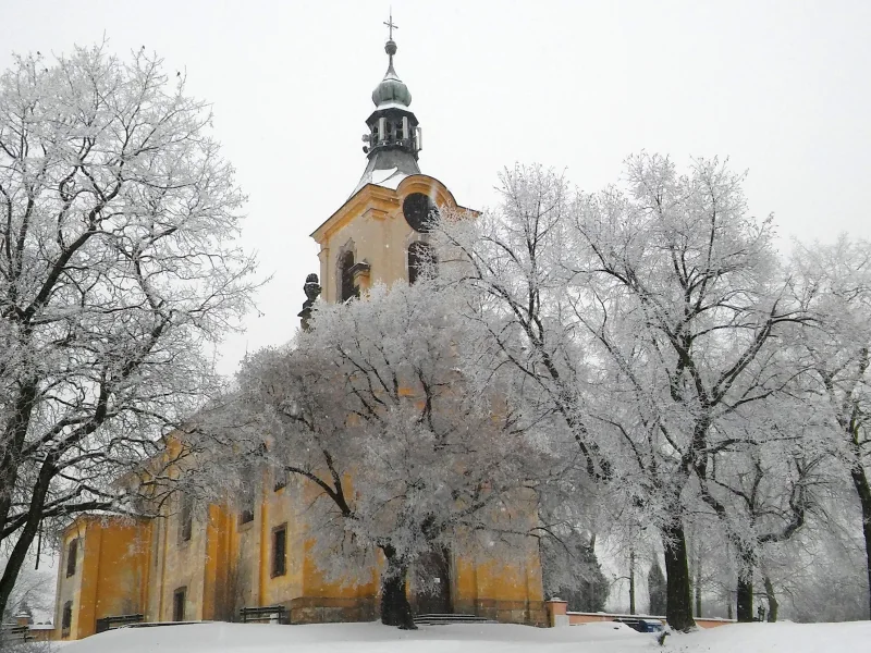 Kostel ve Vtelně v zimě